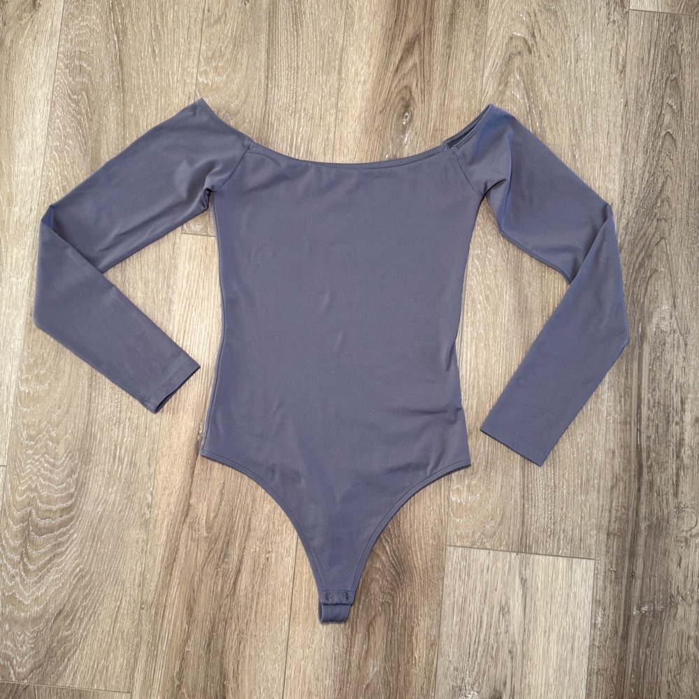 Aritzia Babaton Contour Off-Shoulder Long Sleeve Muted Purple Grey Small
